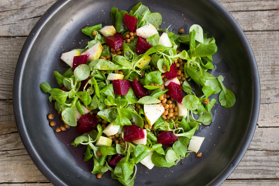 Recette de cuisine : Salade de mâche aux lentilles, poires et betteraves